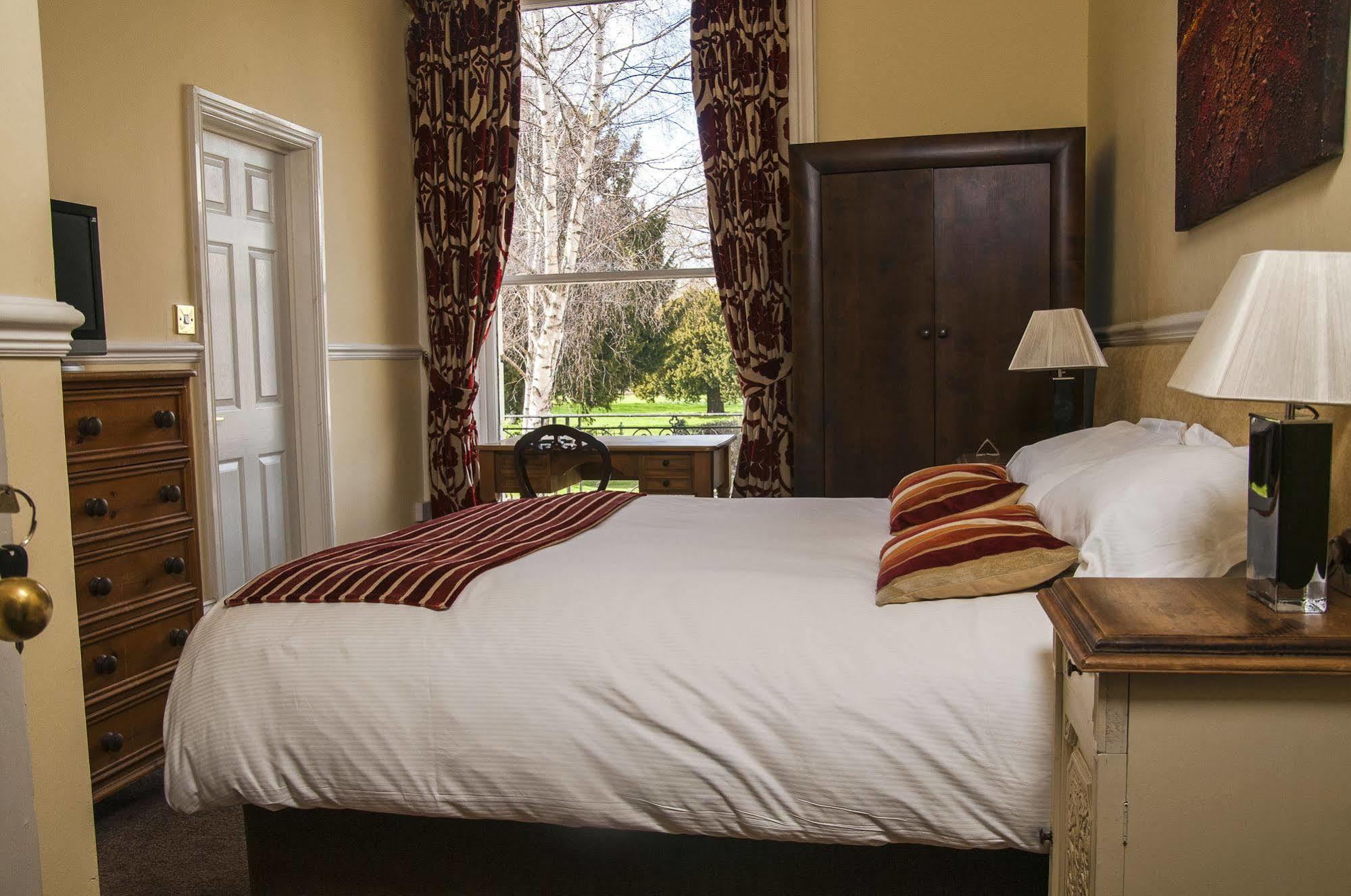 Clarence Court Hotel Cheltenham Zewnętrze zdjęcie