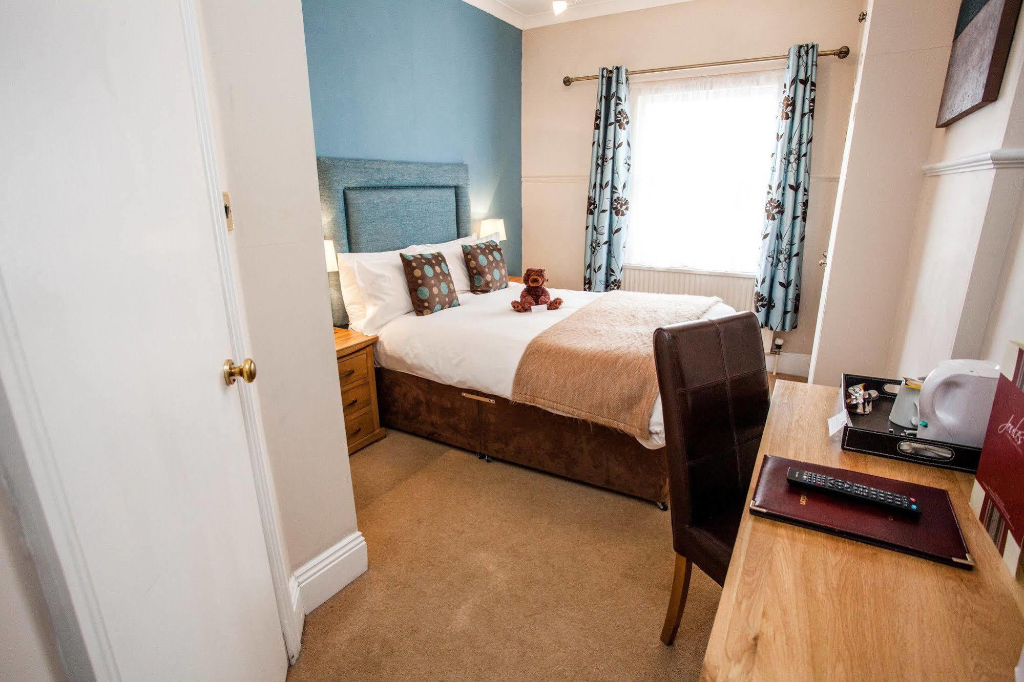 Clarence Court Hotel Cheltenham Zewnętrze zdjęcie